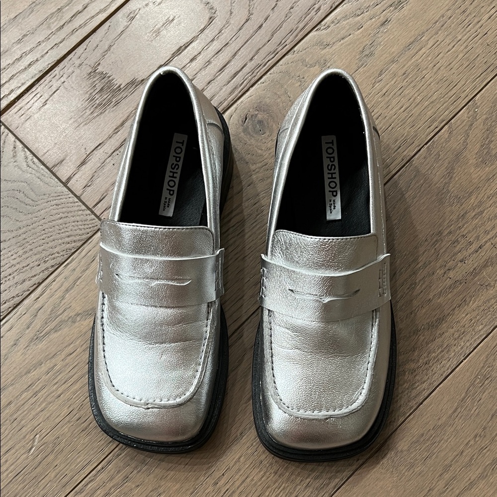 Topshop Metallic Silver Leather Loafer, size 37 (US7), NWOT